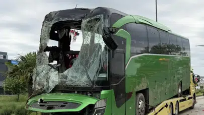 Çanakkale Biga’da tur otobüsü tarlaya devrildi: 46 kişi yaralandı