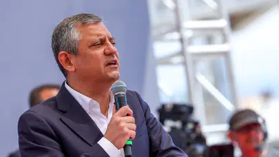 Özgür Özel’den Gençlere Mesaj: “Az Sıkın Dişinizi, Yasaksız Türkiye Geliyor”