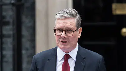 Keir Starmer üzerindeki baskı büyüyor: İngiltere İşçi Partisi’nde liderlik krizi kapıda