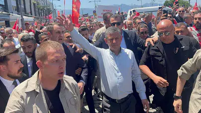 Özgür Özel İzmir’de konuştu: “CHP’yi de halkı da durduramazlar”