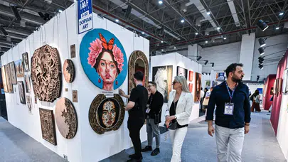İzmir Sanat Fuarı kapılarını açtı: Binlerce eser sanatseverlerle buluşuyor