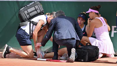 Zeynep Sönmez Roland Garros’a veda etti: Sakatlık sonrası maçtan çekildi