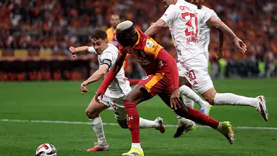 Galatasaray 4-2 Antalyaspor: Aslan Son Nefeste Kazandı, Şampiyonluğunu İlan Etti