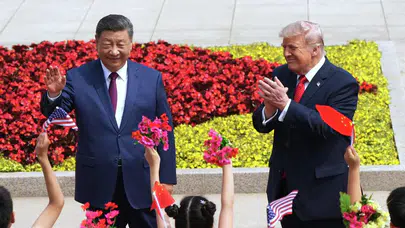 Trump ve Şi Cinping Pekin’de buluştu: Tokalaşma anı zirveye damga vurdu