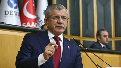 Ahmet Davutoğlu’ndan sert çıkış: “Türkiye ikili kıskaca sokuluyor”