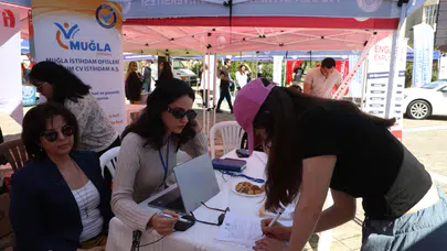 Muğla İstihdam Ofisleri Kariyer Şenliği'nde Öğrencilere İş Fırsatları Sunuyor