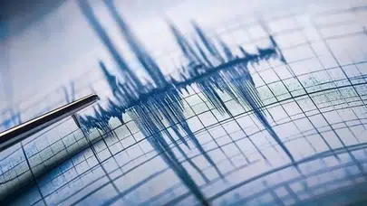 AFAD duyurdu: İzmir’de korkutan deprem! Foça açıklarında sarsıntı paniğe neden oldu