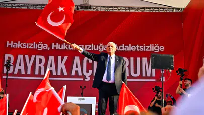 Müsavat Dervişoğlu, Bayrak mitinginde: Türk Milletinin Sahipsiz Olmadığını İlan Ediyoruz