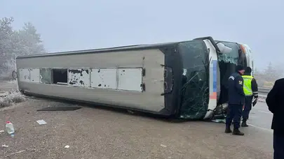 Ankara'da yolcu otobüsü devrildi: 3 ölü, 19 yaralı