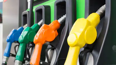 Motorinde Çifte İndirim Dalgası! Akaryakıt Fiyatlarında Yeni Düşüş Sinyali