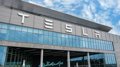 Elon Musk'ın şirketi Tesla'dan 710 milyon dolarlık rekor zarar