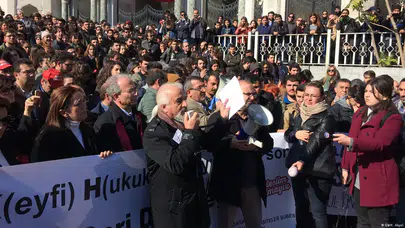 Akademisyenlerden protesto
