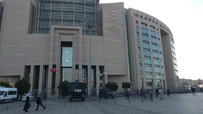 Taksim'de genç kıza şiddet uygulayan şahıs tutuklandı, sosyal medya tepkisi sonrası soruşturma başlatıldı