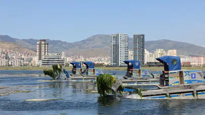İzmir Körfezi'nin Temizliği için 1 Milyon Ton Çamur ve Denizdeki Atıklarla Mücadele Projeleri Yürütülüyor