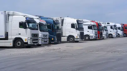 Bağırışların duyulduğu tırdan ağır yaralı 3 mülteci çıktı