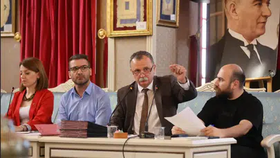Yunusemre Meclisi’nde Özgür Özel bildirisi tartışması: Başkan Balaban’dan “siyasi meclis” vurgusu