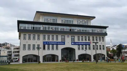KUŞADASI BELEDİYESİ KADIN TİYATROSU'NA DİREKLERARASI SEYİRCİ ÖDÜLÜ