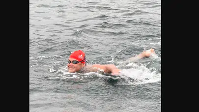 Otizmli yüzücü Tuna Tunca, 36 km'lik okyanus parkurunu başarıyla geçti!