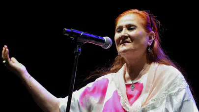 Ankara'da geleneksel "Birlik Aşı: Aşure" etkinliğinde Sabahat Akkiraz sahne aldı