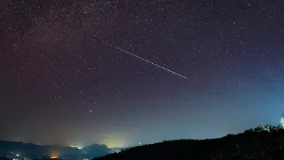 Ateş Topları Geceyi Aydınlatacak: Gökyüzünde Dev Meteor Yağmuru!