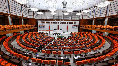 Aralarında Özgür Özel'in de Bulunduğu 9 Milletvekilinin Dokunulmazlık Fezlekesi Meclis'te