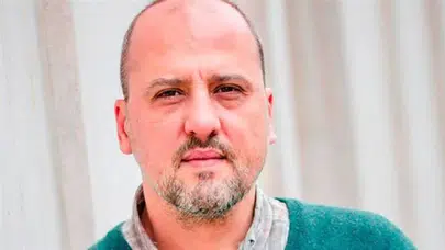 Yandaşlardan yuvarlak masa toplantısı: Ahmet Şık kendisini tutuklattı