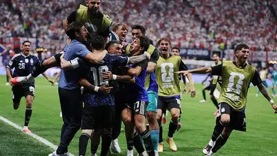 Arjantin İngiltere’yi 2-1 mağlup etti: Dünya Kupası finalinde rakip İspanya