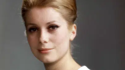Ünlü oyuncu Deneuve: 'Erkekler kadınlara asılmakta serbest olmalı'