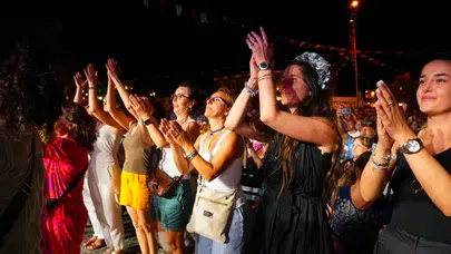 Çeşme'de Atatürk'ün 100. yılı coşkuyla kutlandı, etkinlikler ve konserler yoğun ilgi gördü