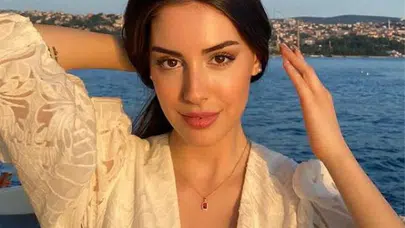 Kızılcık Şerbeti Yıldızı İtalya’ya Gitmişti: Bikinili Pozlarına Beğeni Yağdı