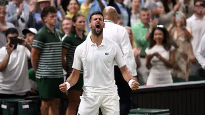 Djokovic Wimbledon’da pes etmedi: Auger-Aliassime karşısında 5 setlik tarihi maraton