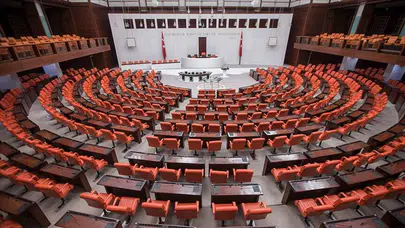 Meclis Genel Kurulu'nda skandal: AKP kendi vekillerini fişledi