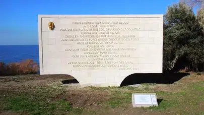 Büyük Saygısızlık : Atatürk Kitabesi Harabeye Döndü