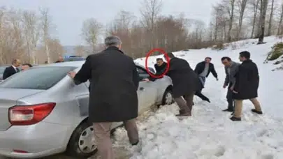 Vali, karda yolda kalan vatandaşın aracını itti