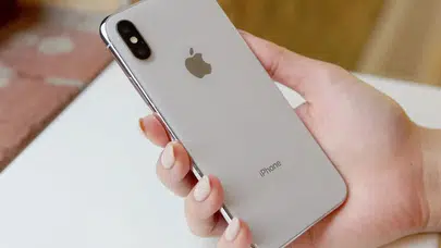 iPhone X'i tahtından indirdi