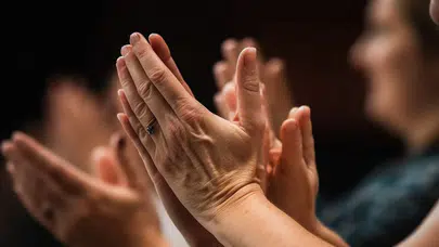 Cenazesini kadavra olarak bağışladı... Alkışlarla uğurlandı...