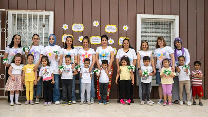 Bornova’da Anneler Günü Neşesi: Minikler Oyunla Kutladı