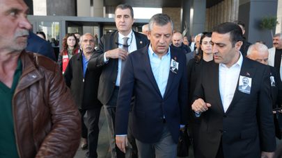 Özgür Özel’e Saldıran Şahıs Tutuklandı: Jet Hızıyla Adliyeye Sevk Edildi