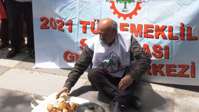 “Sadaka Değil Hak İstiyoruz” – Emekliler TÜİK Önünde Enflasyonu Protesto Etti