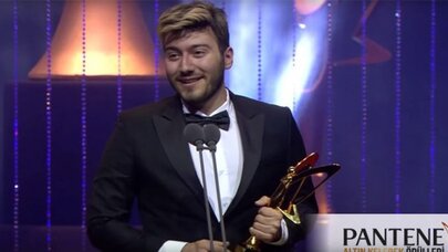 Altın Kelebek ödülü geri alınan Enes Batur'dan açıklama