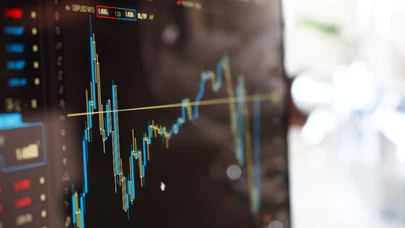 Dolar yeniden vites yükseltti