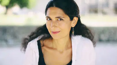 Ayşegül Savaş kimdir? (Obama'nın önerdiği yazar)