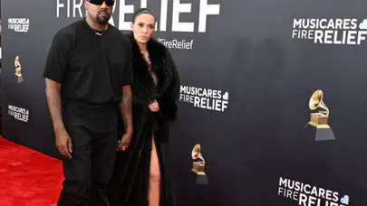 Kanye West'in eşi Bianca Censori'nin giydiği transparan gündem oldu!