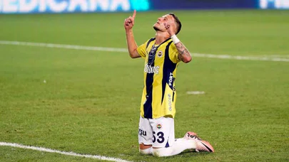 Alanyaspor - Fenerbahçe maçının ilk yarısını Fenerbahçe 2-0 önde tamamladı