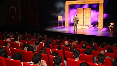 Mersin Büyükşehir Belediyesi, Geleneksel Türk Tiyatrosu’nu Sahneye Taşıdı