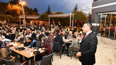 İzmir Çiğli Belediyesi'nden Gıda Kolisi Desteği ve Bağış Kampanyası