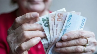 Emekliler 1000 TL Ek İkramiye Beklerken Sürpriz Gelişme Yaşandı! 30 Bin TL Ödeme Verilcek
