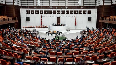 Celal Adan’dan Meclis Kürsüsü Tepkisi: “Siyasi Gösteri Alanına Dönüştürülmesi Kabul Edilemez”
