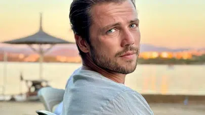Tolga Sarıtaş Sessizliğini Reklamla Bozdu