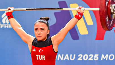 Avrupa Halter Şampiyonası'nda 45 kiloda Cansu Bektaş Avrupa Şampiyonu oldu